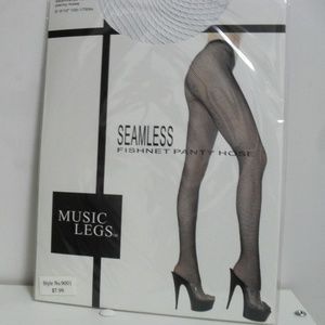 Music Legs White Fishnet Pantyhose NWT OS